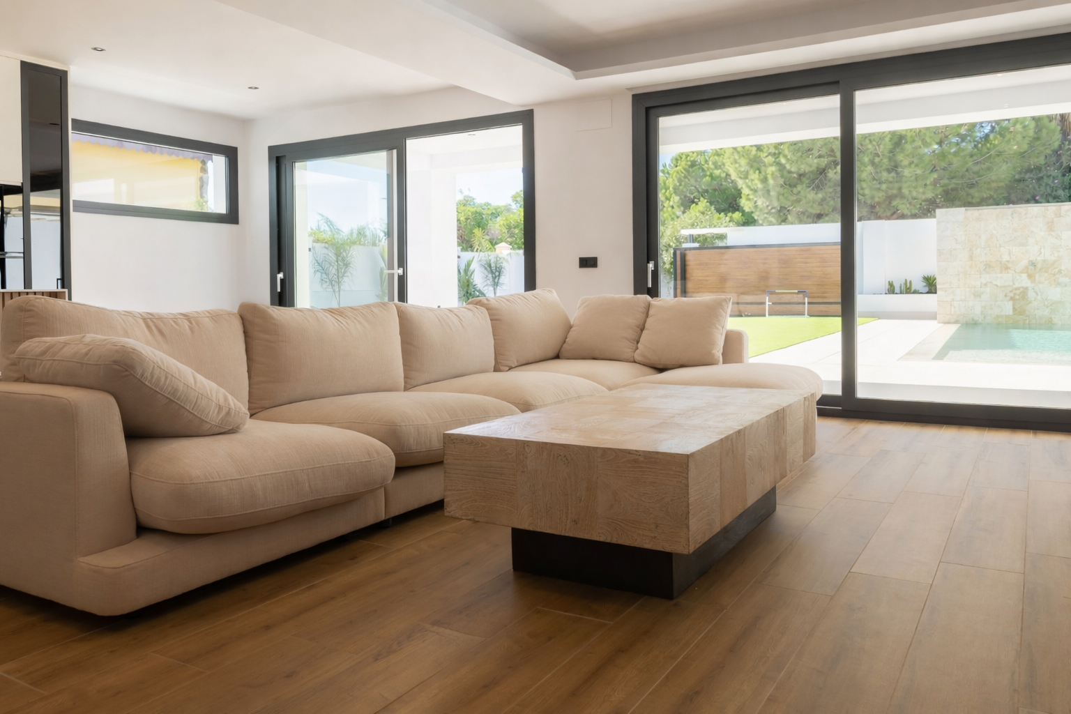 Mesa centro de madera beige