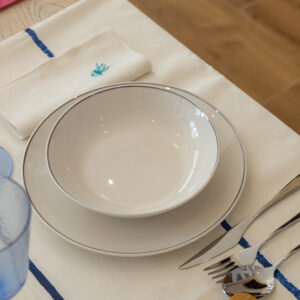 Mantel blanco con raya 100% algodón